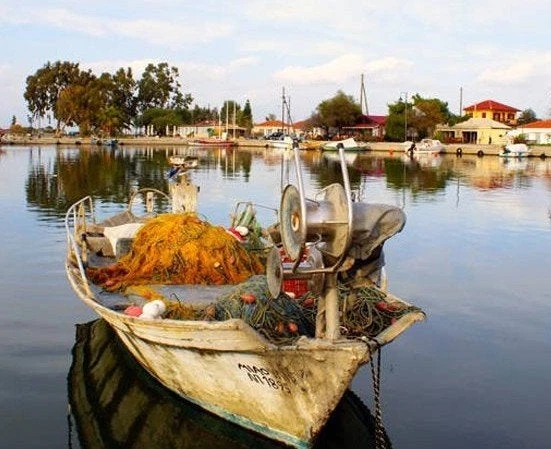 Κορωνησία, το όμορφο νησάκι της λιμνοθάλασσας